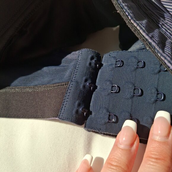 Lululemon Ta Ta Tamer Sports Bra - Picture 6 of 7